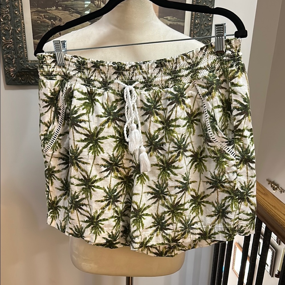 Palm Tree Print Shorts Size Large